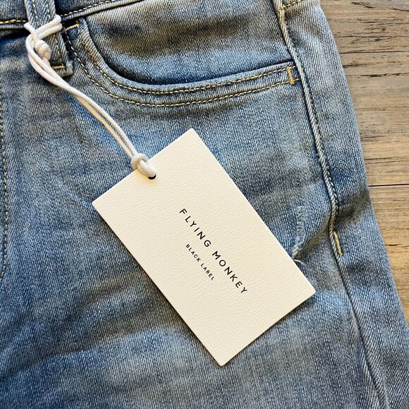 Flying Monkey Jeans Women's 26 Distressed Cutoff NWT Light Wash Denim - Picture 9 of 9